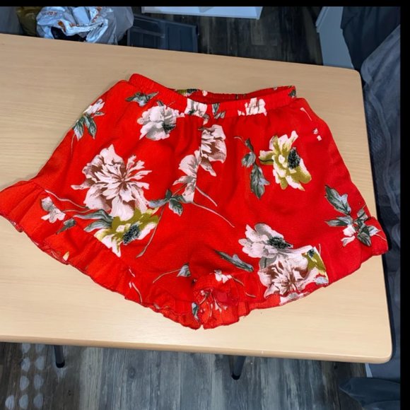 Red shirt with flowers two piece outfit, size small in women's, floral summer - Picture 4 of 4